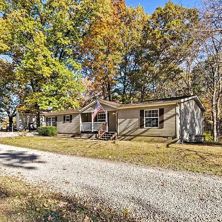 Haven In The Woods With 150 Acres, 2 Ponds Villa