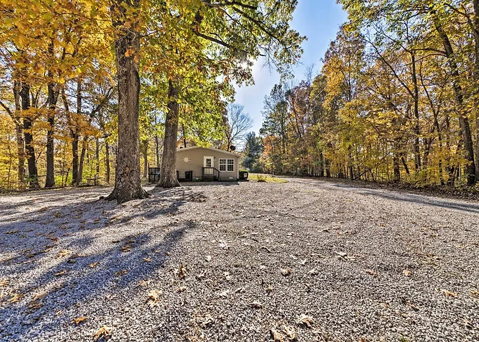 Haven In The Woods W/ 150 Acres, 2 Ponds St Elmo