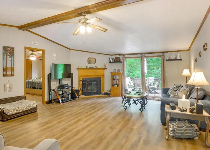Haven In The Woods W/ 150 Acres, 2 Ponds Holiday home