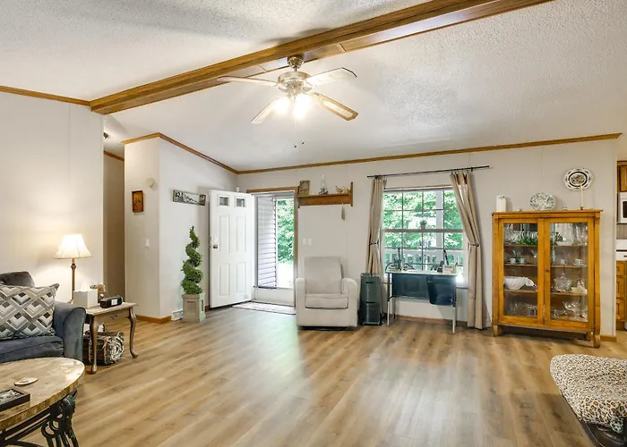 Haven In The Woods W/ 150 Acres, 2 Ponds St Elmo
