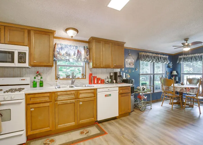 Haven In The Woods W/ 150 Acres, 2 Ponds Holiday home
