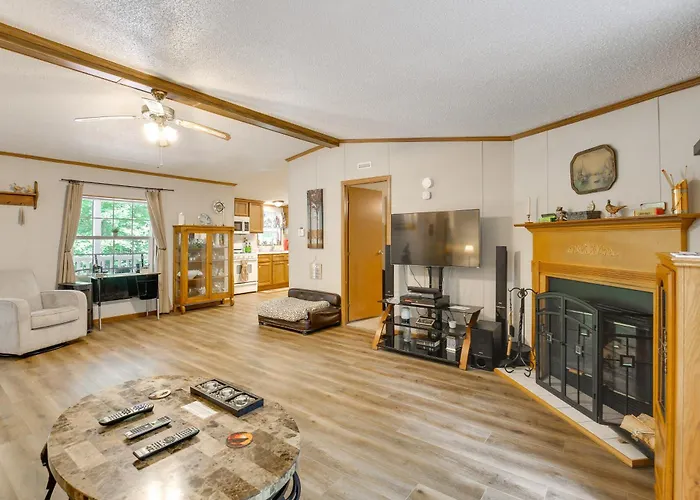 Haven In The Woods W/ 150 Acres, 2 Ponds *