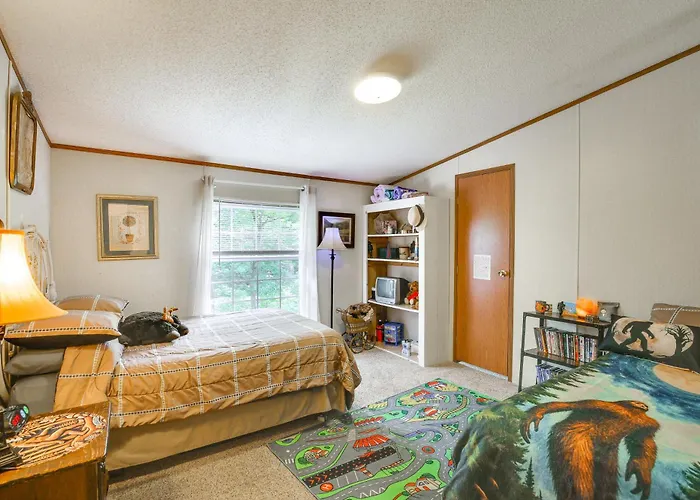 Haven In The Woods W/ 150 Acres, 2 Ponds