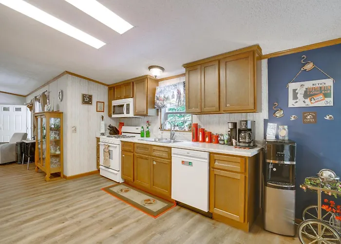 Haven In The Woods W/ 150 Acres, 2 Ponds Holiday home
