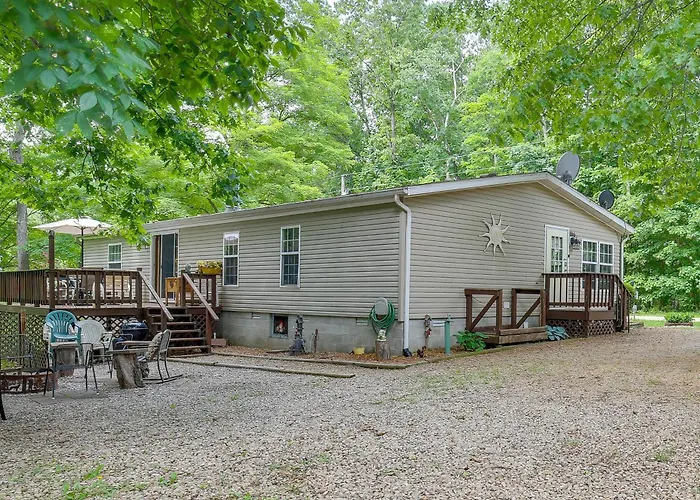 Haven In The Woods W/ 150 Acres, 2 Ponds *