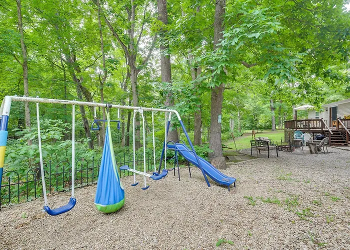 Haven In The Woods W/ 150 Acres, 2 Ponds *