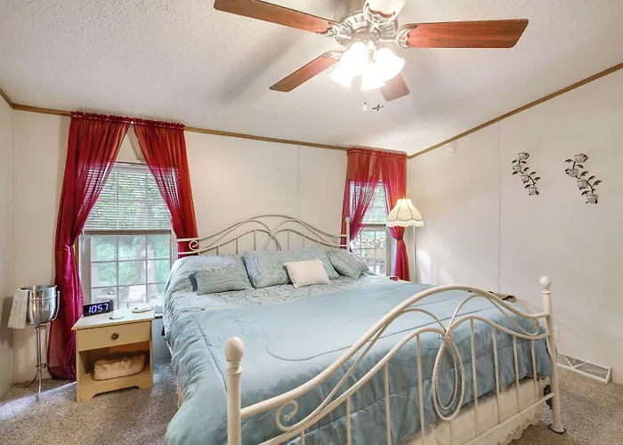 Haven In The Woods W/ 150 Acres, 2 Ponds Casa vacanze