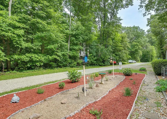 Haven In The Woods W/ 150 Acres, 2 Ponds *