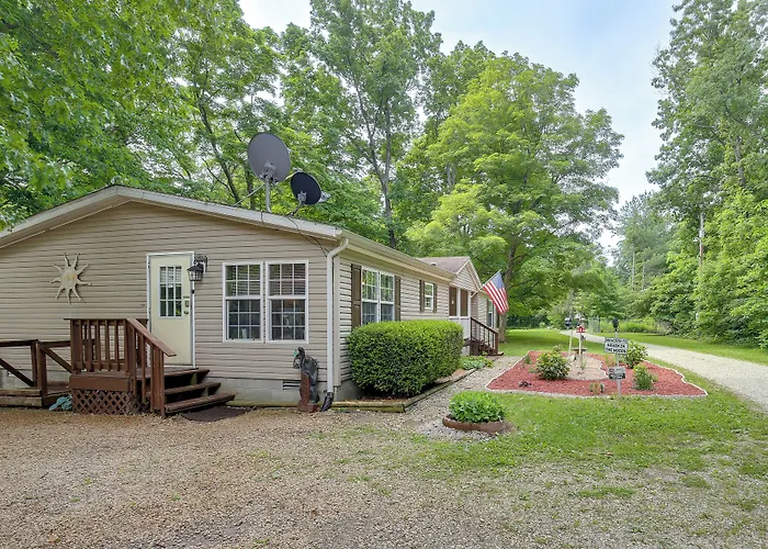 Haven In The Woods W/ 150 Acres, 2 Ponds *